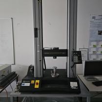 Instron 5567 instrumented Press - Photo